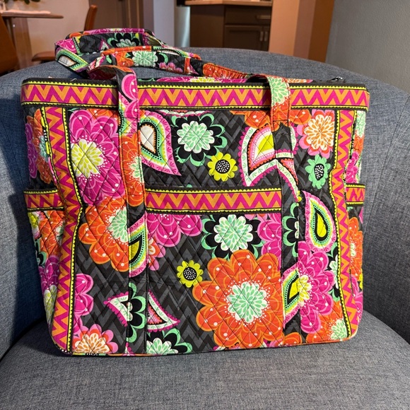 Vera Bradley Get Carried Away Tote Ziggy Zinnia - Retired Design - Picture 2 of 9